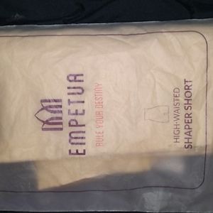 High-waisted SHAPER SHORT